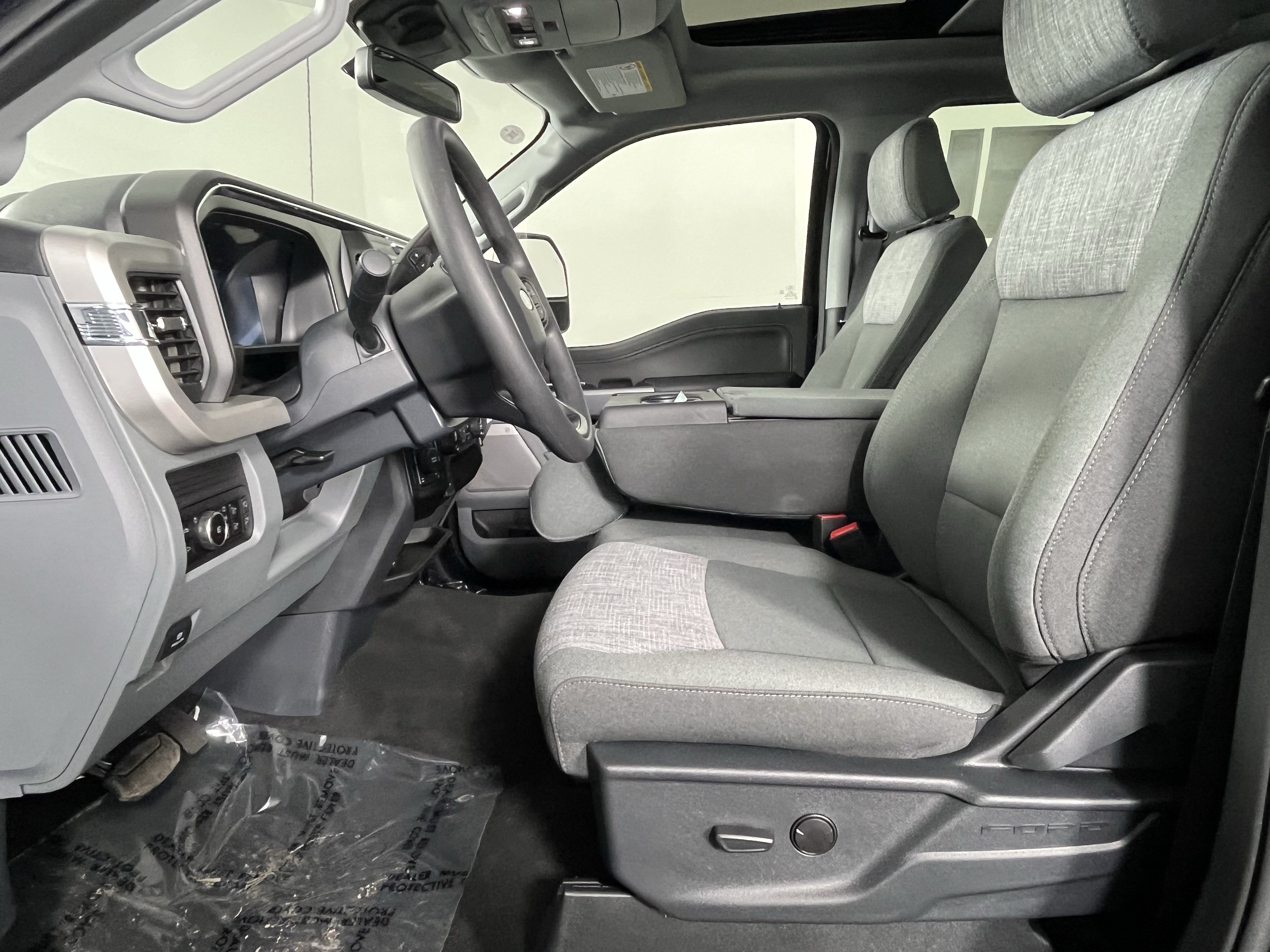 New 2026 Ford F250 XLT w/ XLT Premium Package AWD/4WD image 9