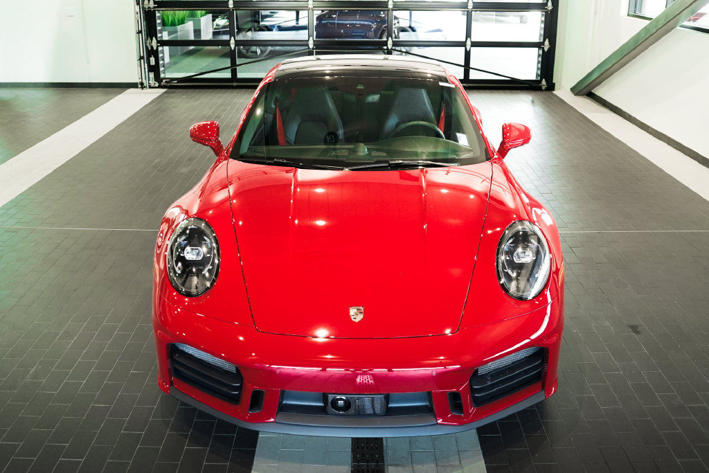 Used 2025 Porsche 911 Carrera RWD image 6