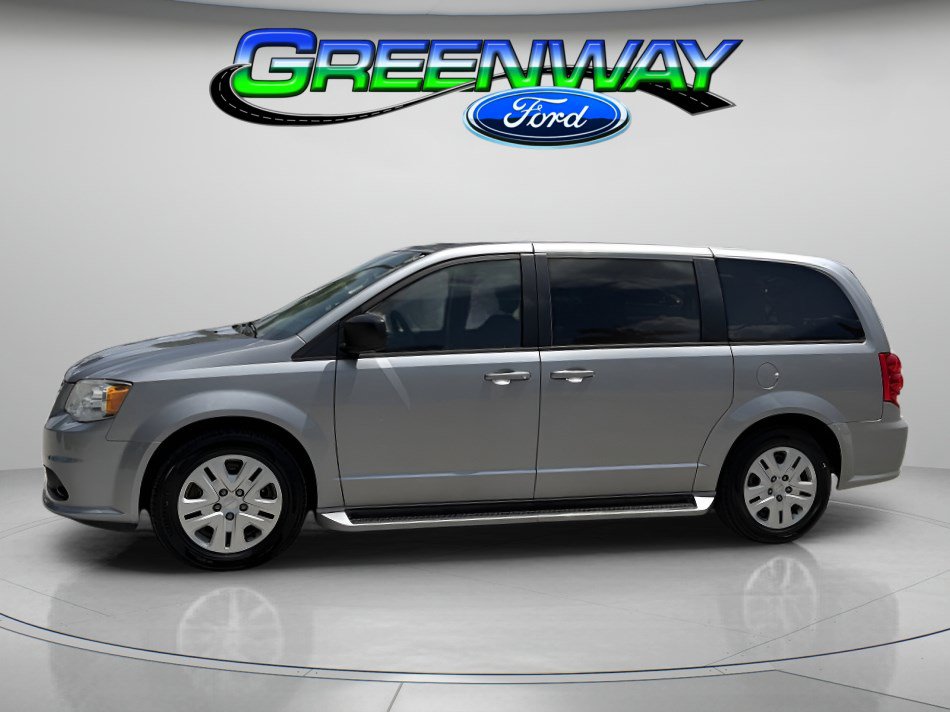 Used 2018 Dodge Grand Caravan SE w/ UConnect Hands-Free Group