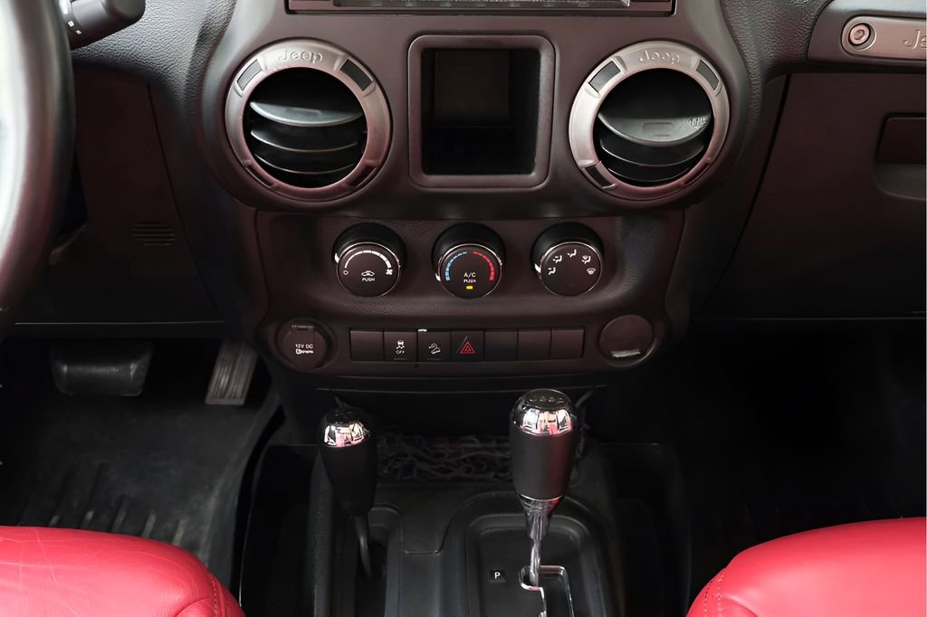 Used 2016 Jeep Wrangler Unlimited Sport w/ Connectivity Group AWD/4WD image 23