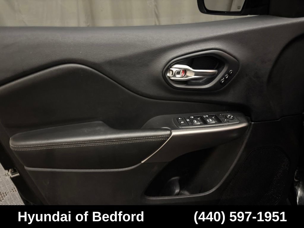 Used 2019 Jeep Cherokee Limited FWD image 10