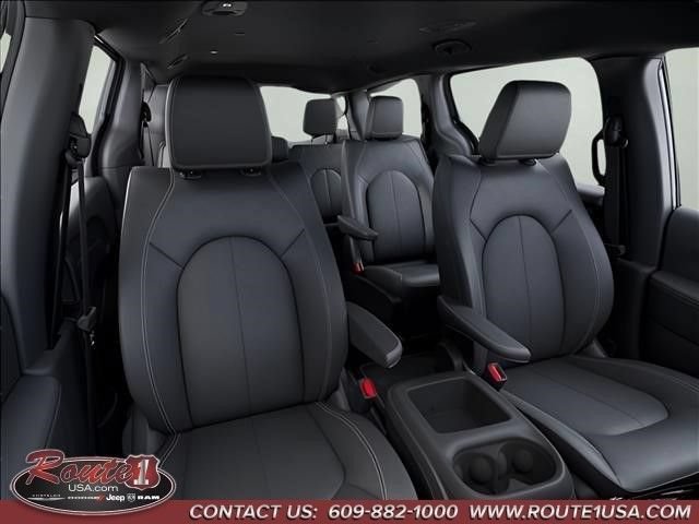 New 2027 Chrysler Pacifica Select AWD/4WD image 17