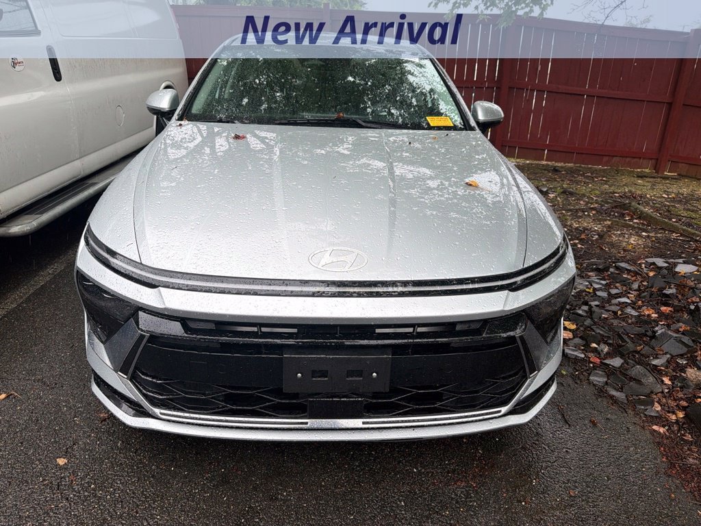 Used 2025 Hyundai Sonata SEL FWD image 2
