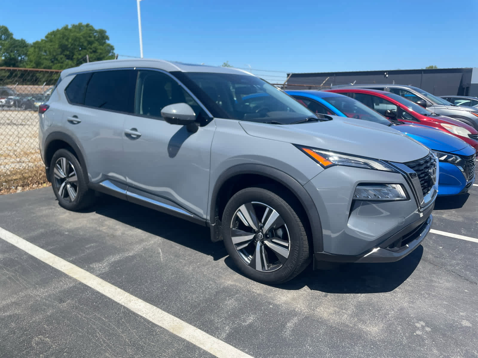 Used 2023 Nissan Rogue SL AWD/4WD image 3