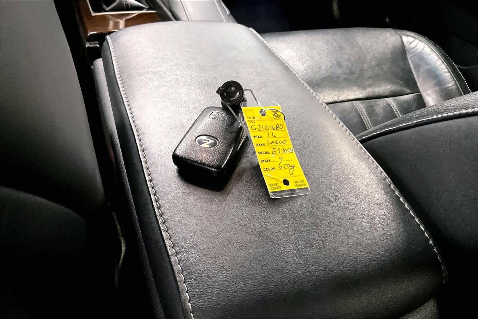 Used 2016 Lexus ES 300h w/ Luxury Package w/Wood Trim FWD image 14