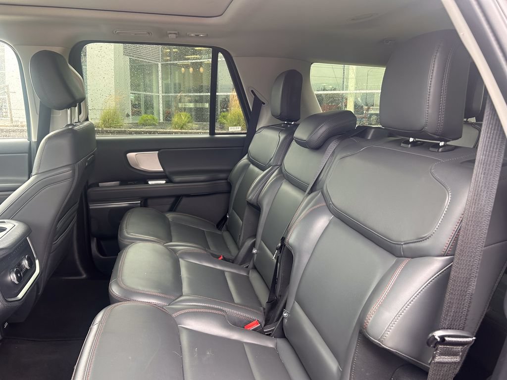 Used 2025 Ford Expedition Active AWD/4WD image 13