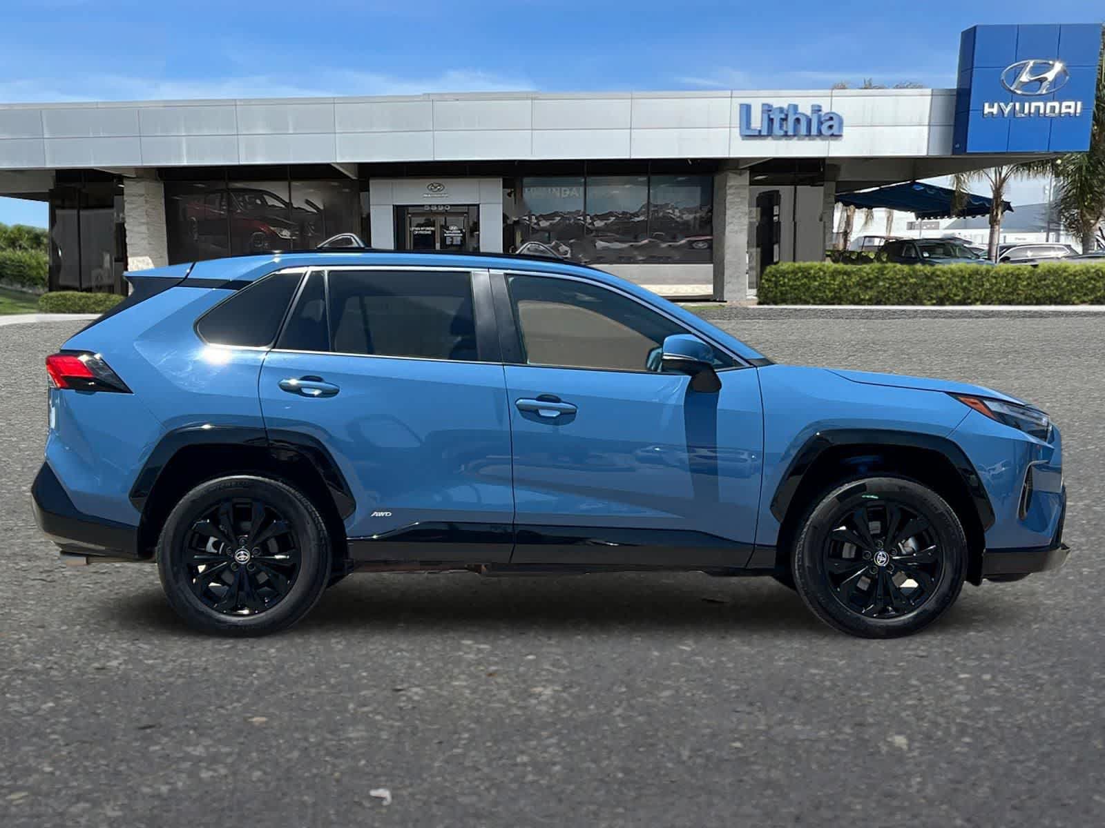 Used 2024 Toyota RAV4 SE AWD/4WD image 9