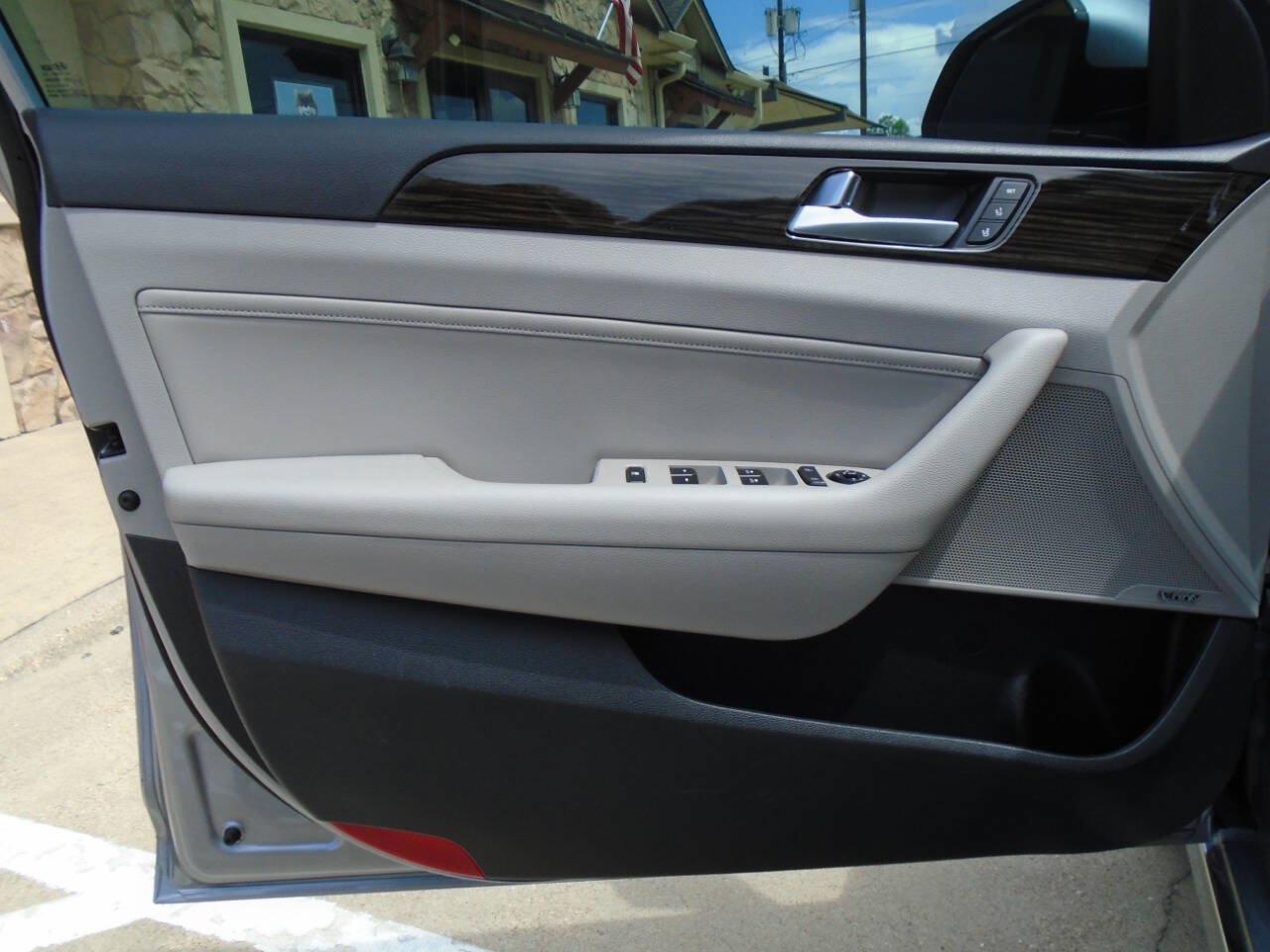 Used 2016 Hyundai Sonata Limited w/ Option Group 02 FWD image 28