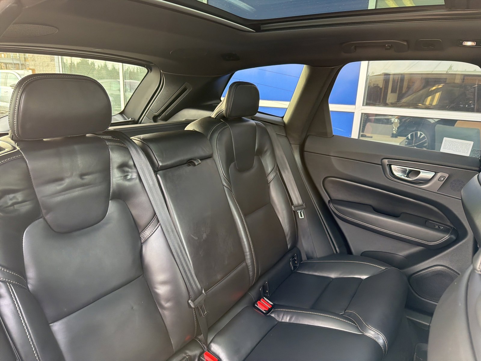 Used 2024 Volvo XC60 B5 Ultimate w/ Protection Package Premier image 14