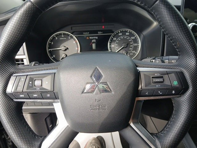 Used 2024 Mitsubishi Outlander SE image 30