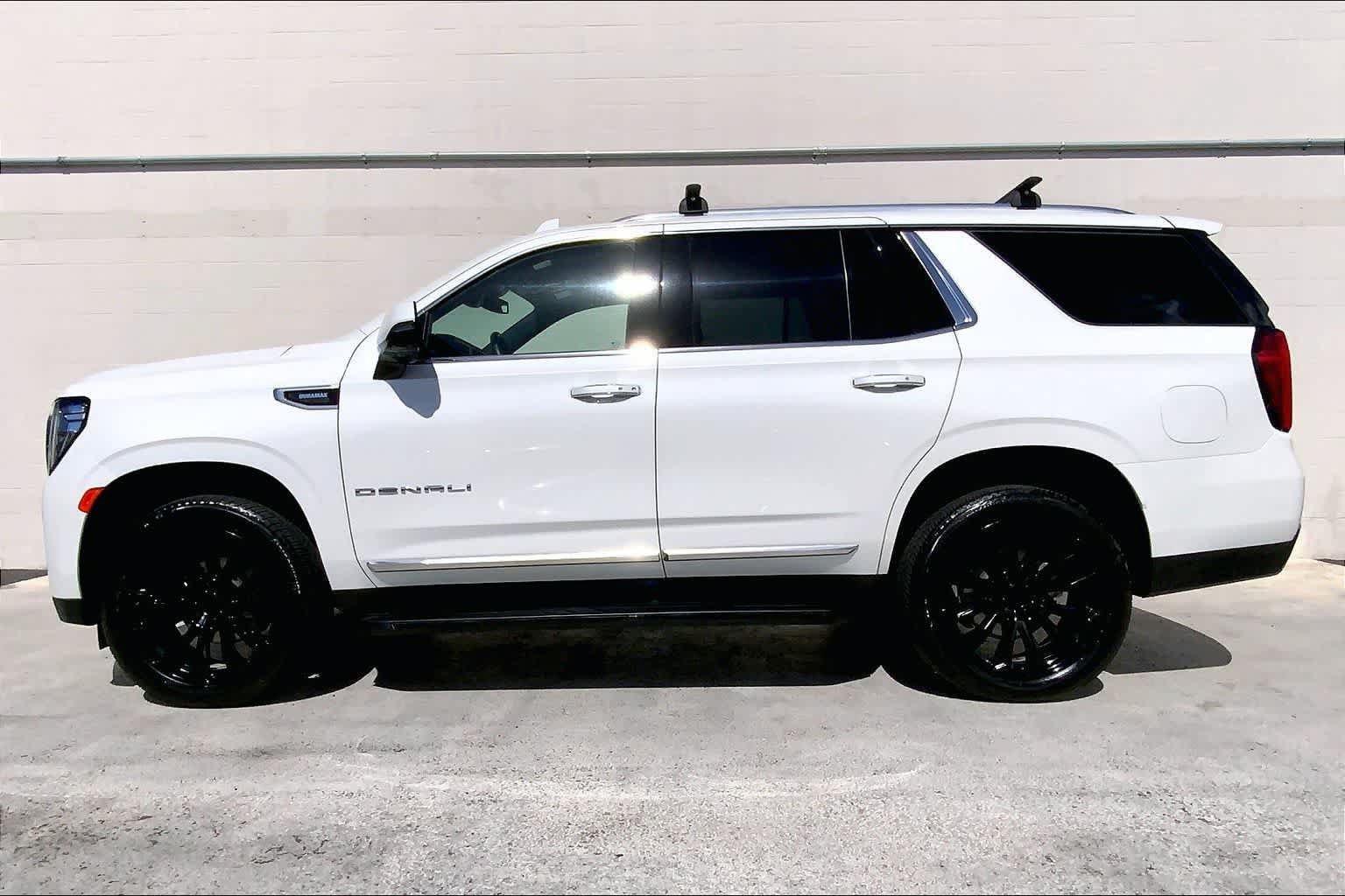 Used 2024 GMC Yukon Denali AWD/4WD image 3