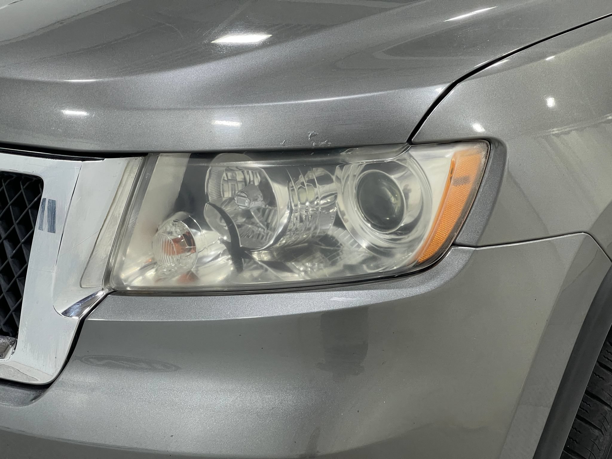 Used 2012 Jeep Grand Cherokee Overland AWD/4WD image 32