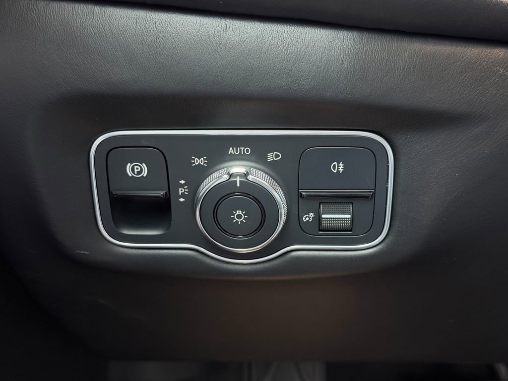 Used 2020 Aston Martin V8 Vantage Coupe RWD image 24
