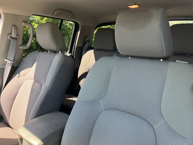 Used 2016 Nissan Frontier SV w/ SV Value Truck Package AWD/4WD image 9