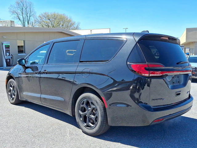 Used 2022 Chrysler Pacifica Touring-L w/ S Appearance Package image 6