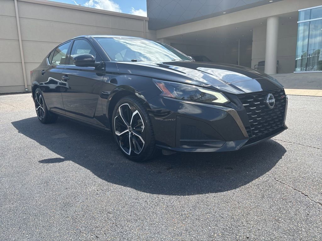 Used 2024 Nissan Altima 2.5 SR FWD image 3
