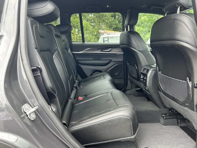 Used 2025 Jeep Grand Cherokee Limited AWD/4WD image 18