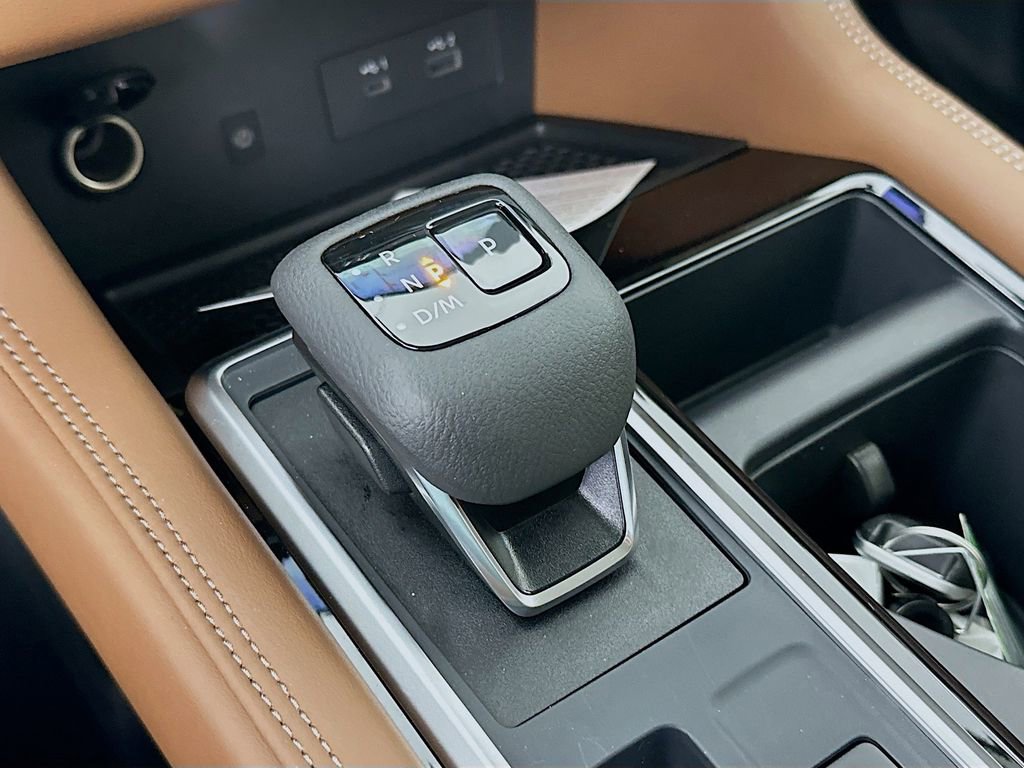 New 2025 Nissan Pathfinder Platinum w/ Black Appearance Package image 23