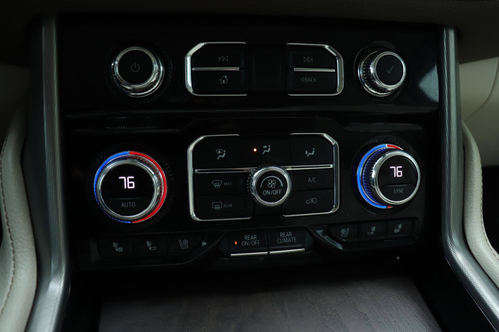 Used 2021 GMC Yukon Denali w/ Denali Premium Package image 38