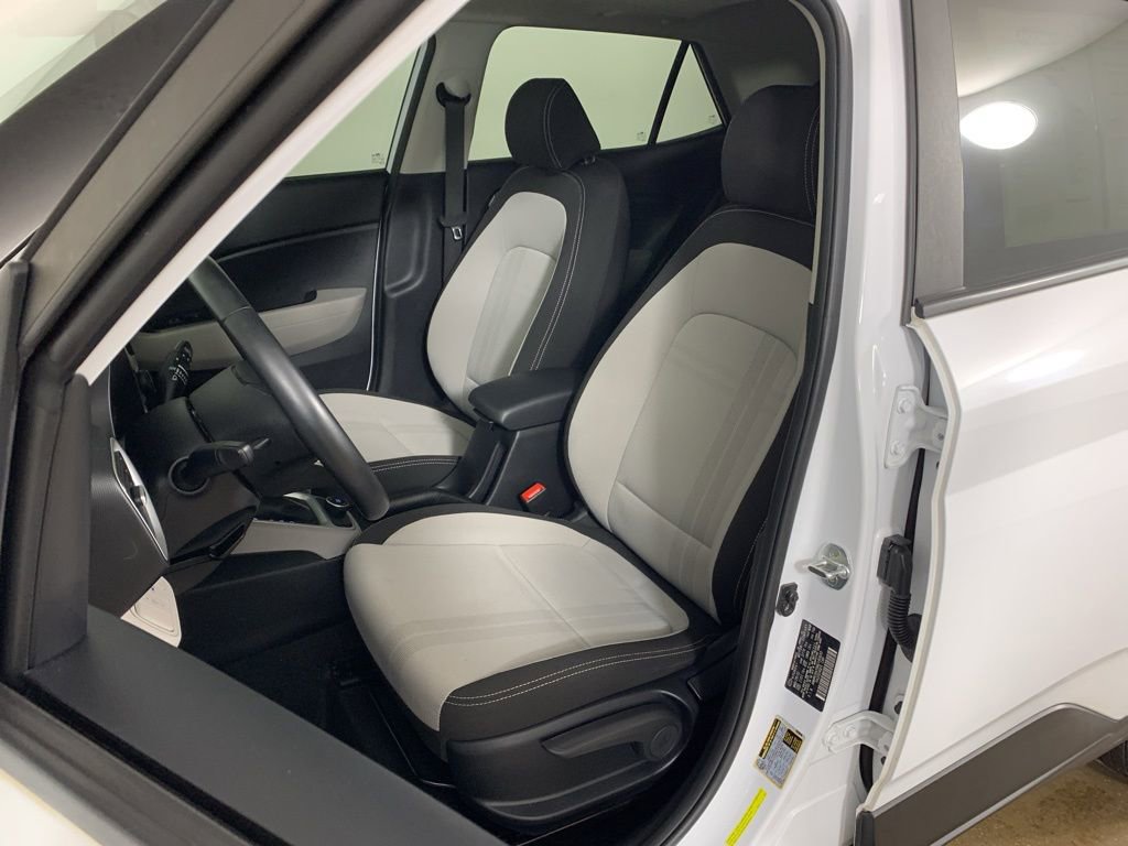 Used 2022 Hyundai Venue SEL image 26