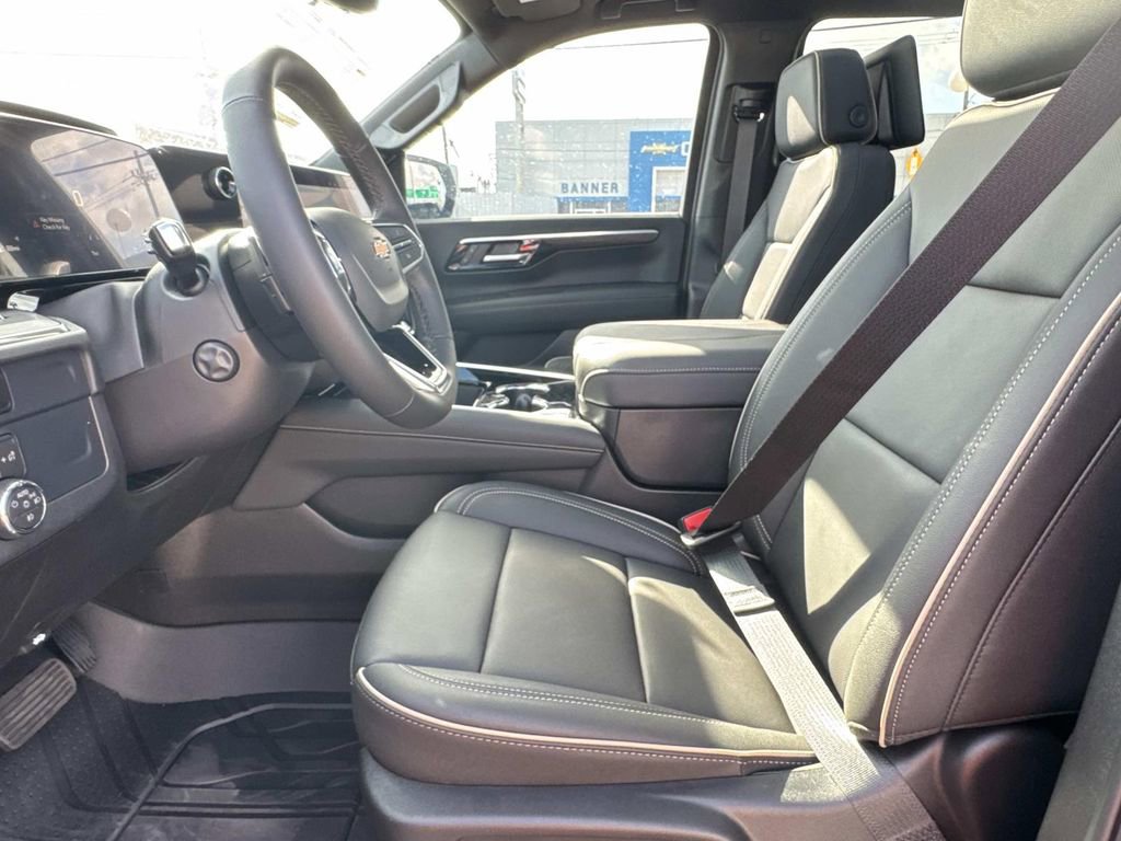 New 2026 Chevrolet Suburban Premier image 17