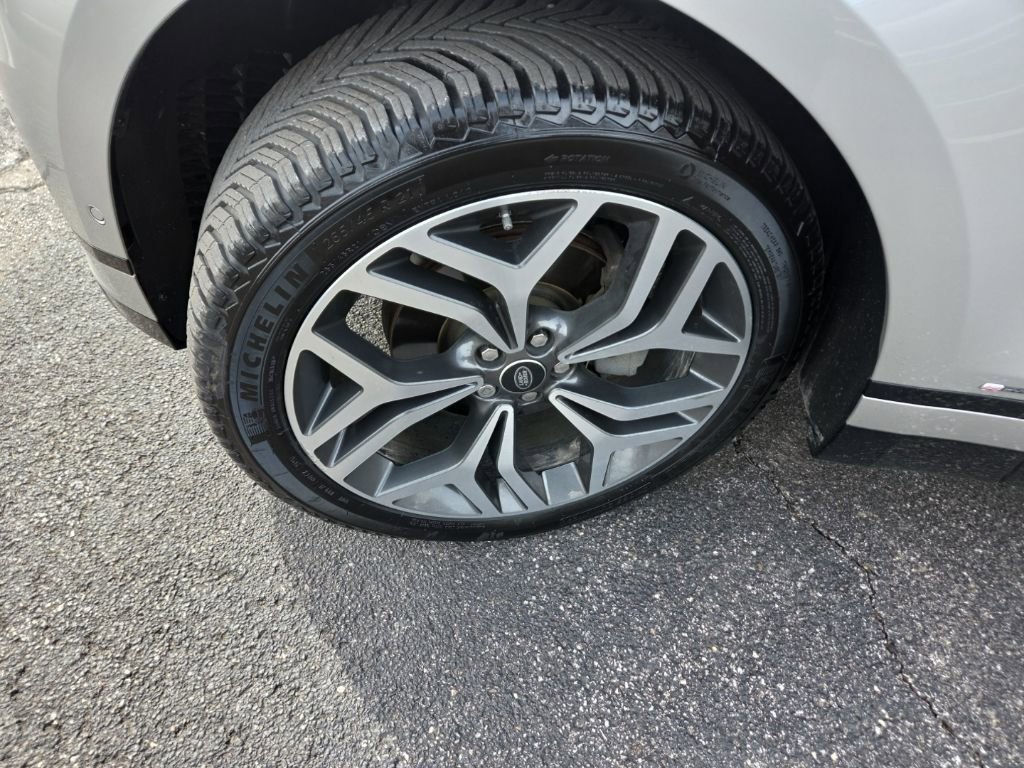 Used 2019 Land Rover Range Rover Velar R-Dynamic SE image 9