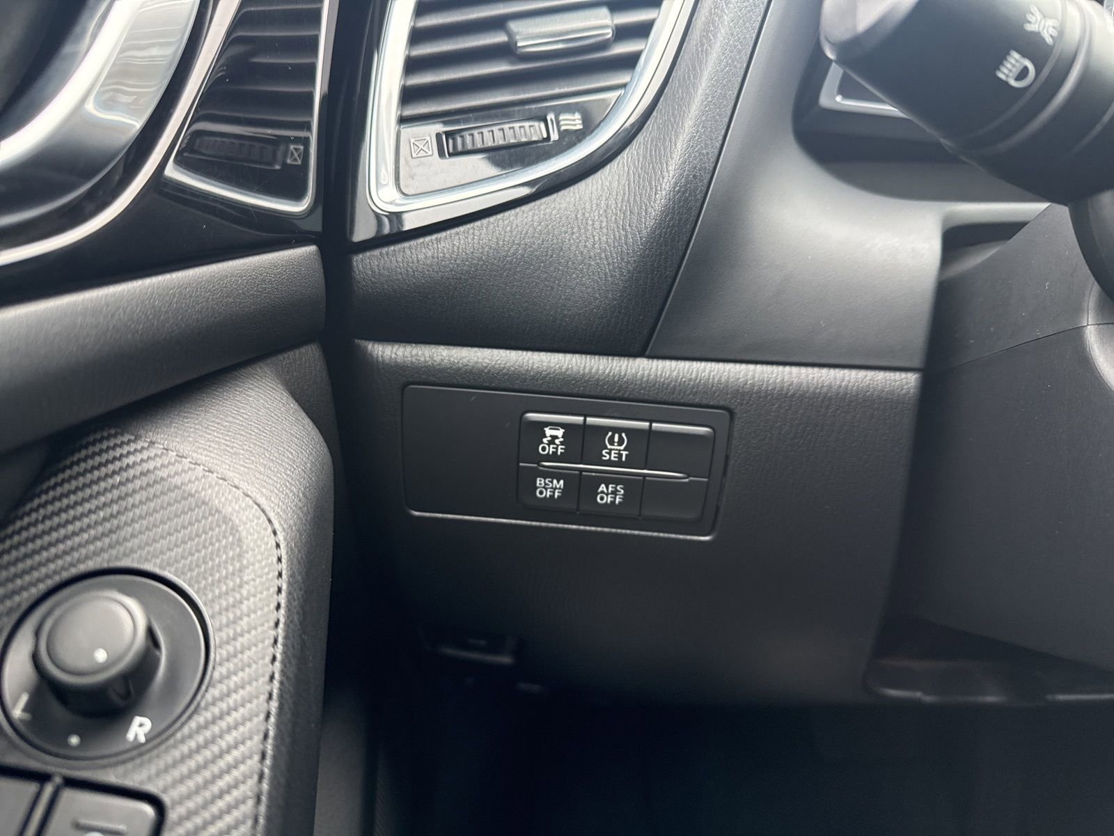 Used 2014 MAZDA MAZDA3 s Grand Touring image 24