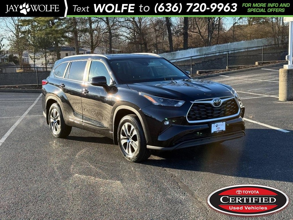 Certified 2023 Toyota Highlander XLE image 1