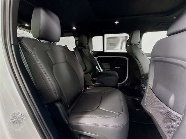 New 2026 Land Rover Defender 130 X-Dynamic SE image 30