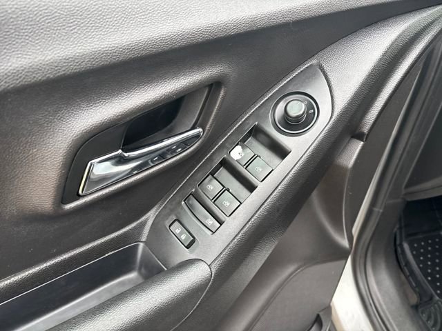 Used 2017 Chevrolet Trax LT image 11