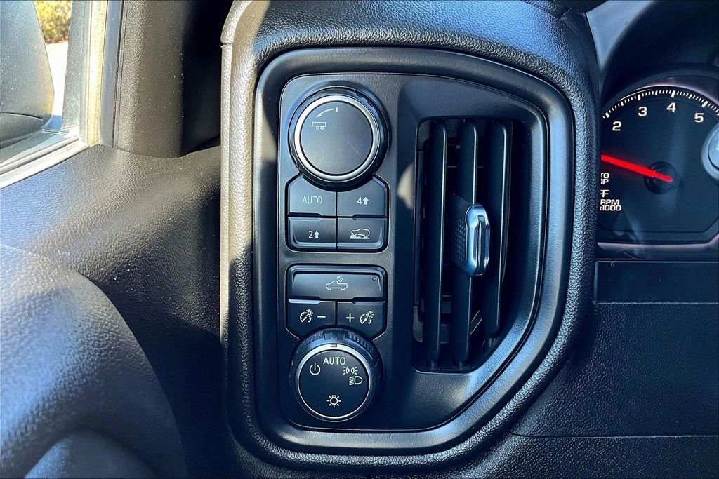 Used 2024 Chevrolet Silverado 1500 Custom image 24