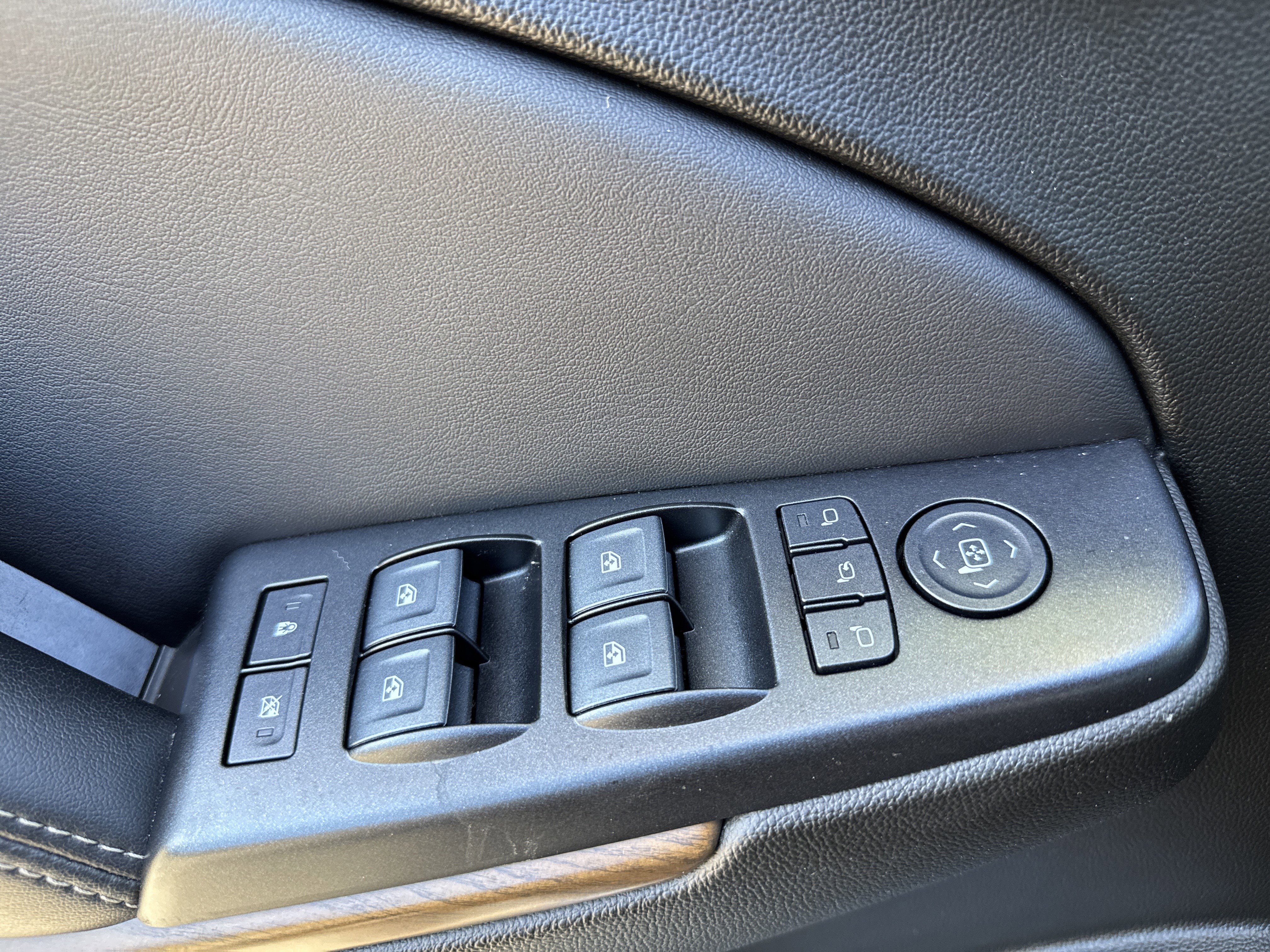 Used 2020 GMC Yukon Denali w/ Open Road Package image 15