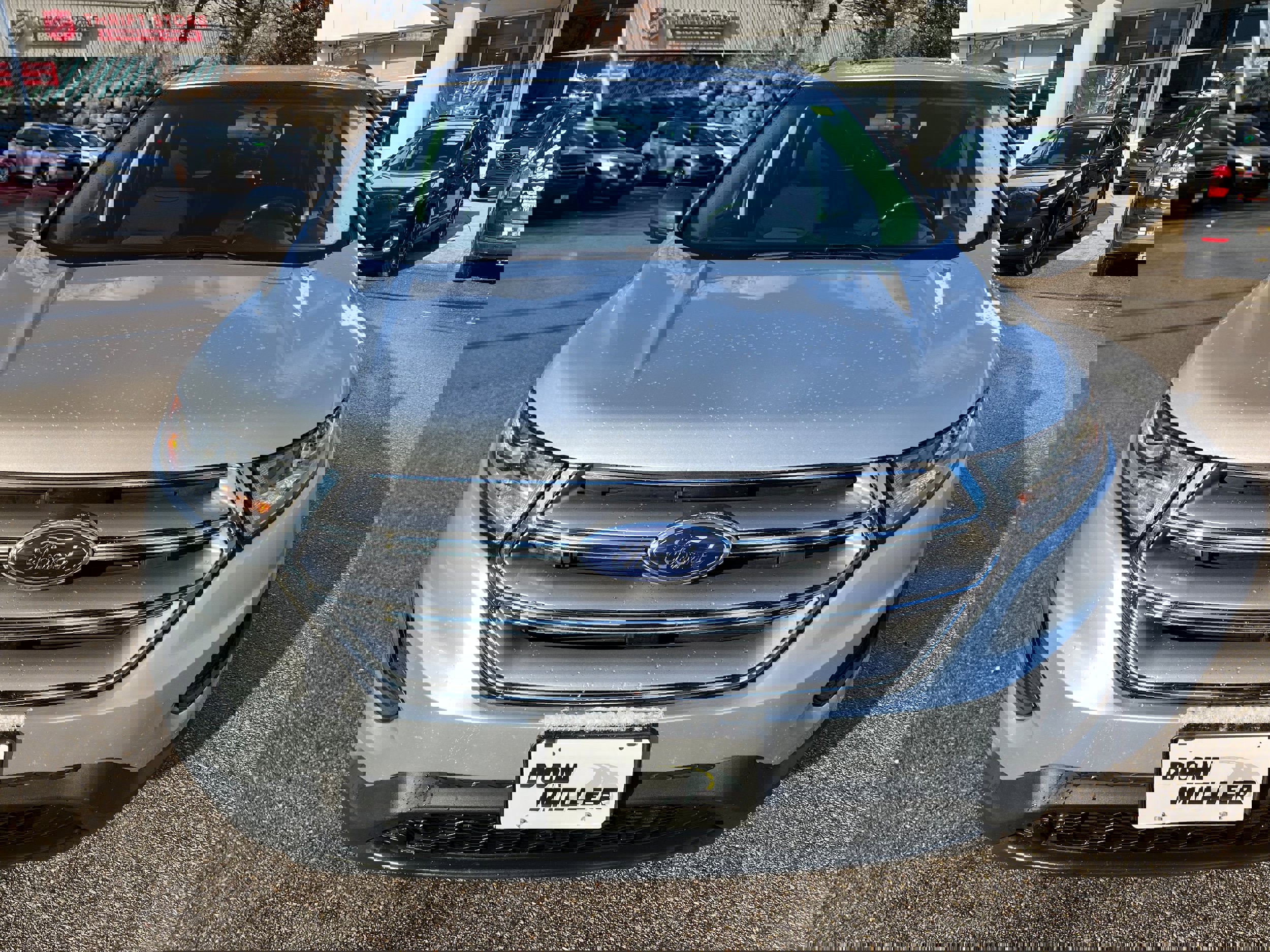 Used 2018 Ford Edge SE image 2