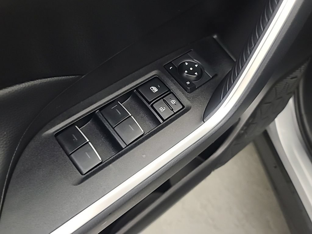 Used 2025 Toyota RAV4 XLE AWD/4WD image 23
