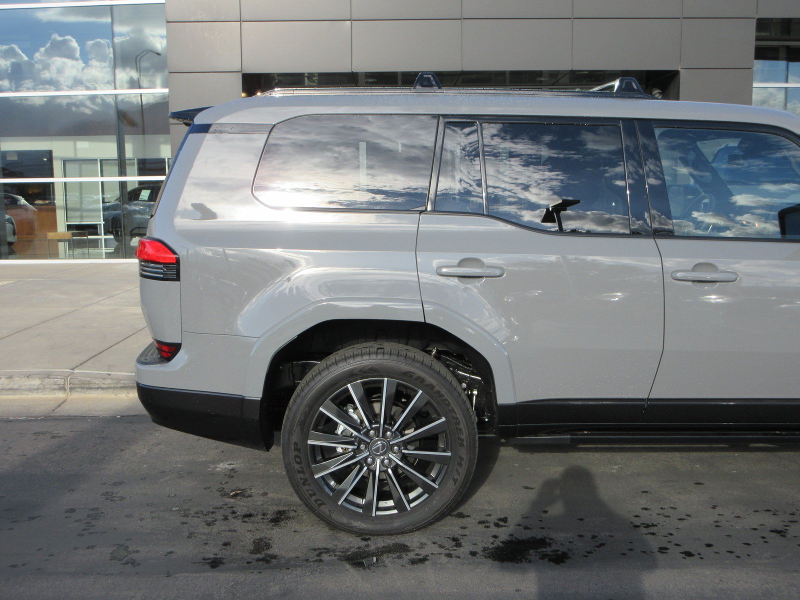 Used 2026 Lexus GX 550 w/ Cold Area Package AWD/4WD image 10