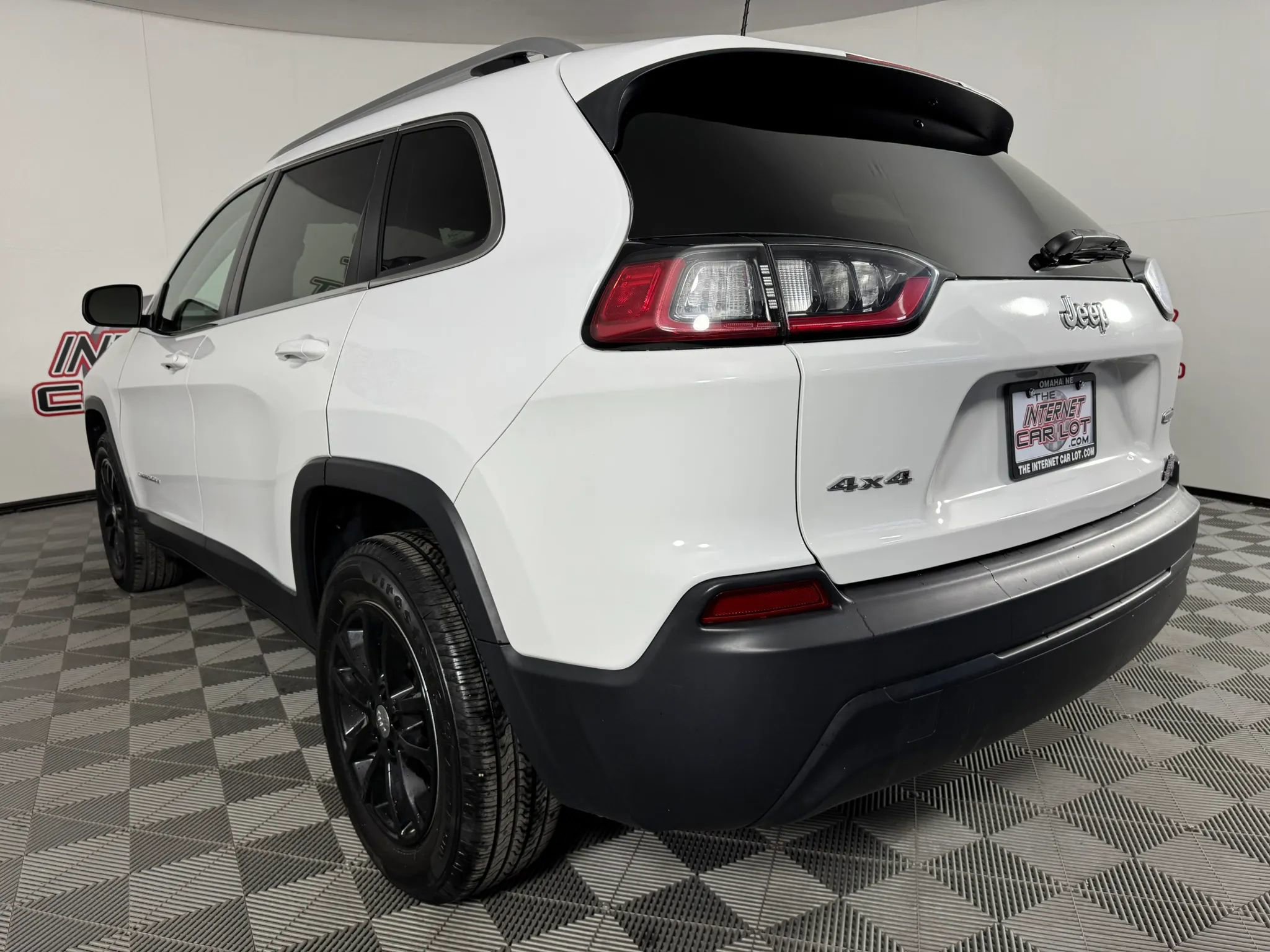 Used 2019 Jeep Cherokee Latitude w/ Cold Weather Group AWD/4WD image 25