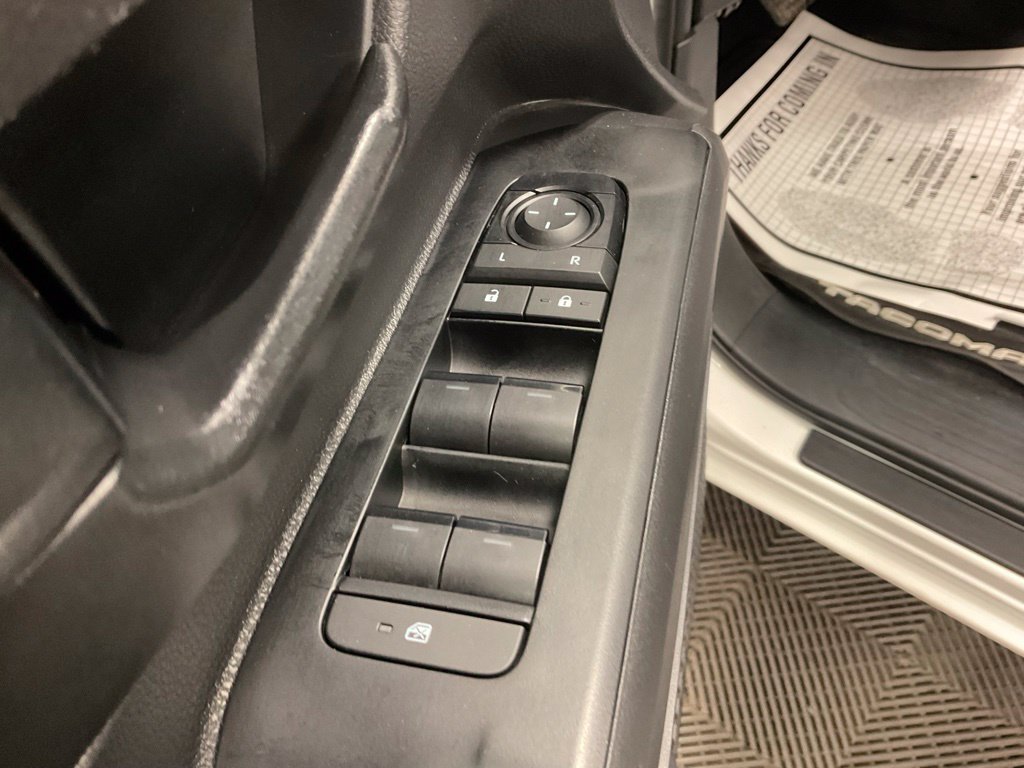 Used 2025 Toyota Tacoma SR5 AWD/4WD image 12