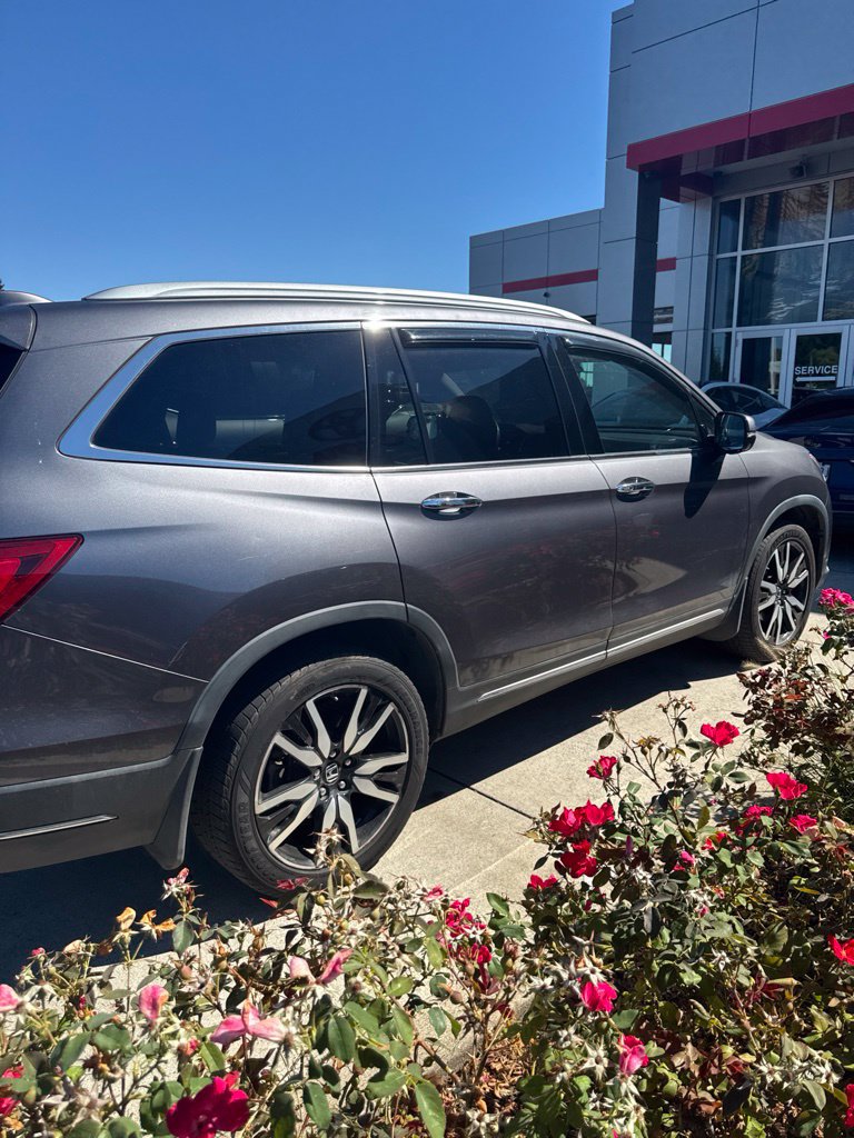 Used 2020 Honda Pilot Touring image 3