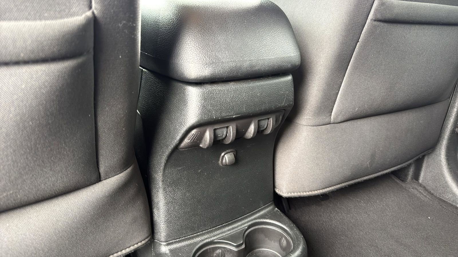 Used 2018 Jeep Wrangler Unlimited Sahara image 28