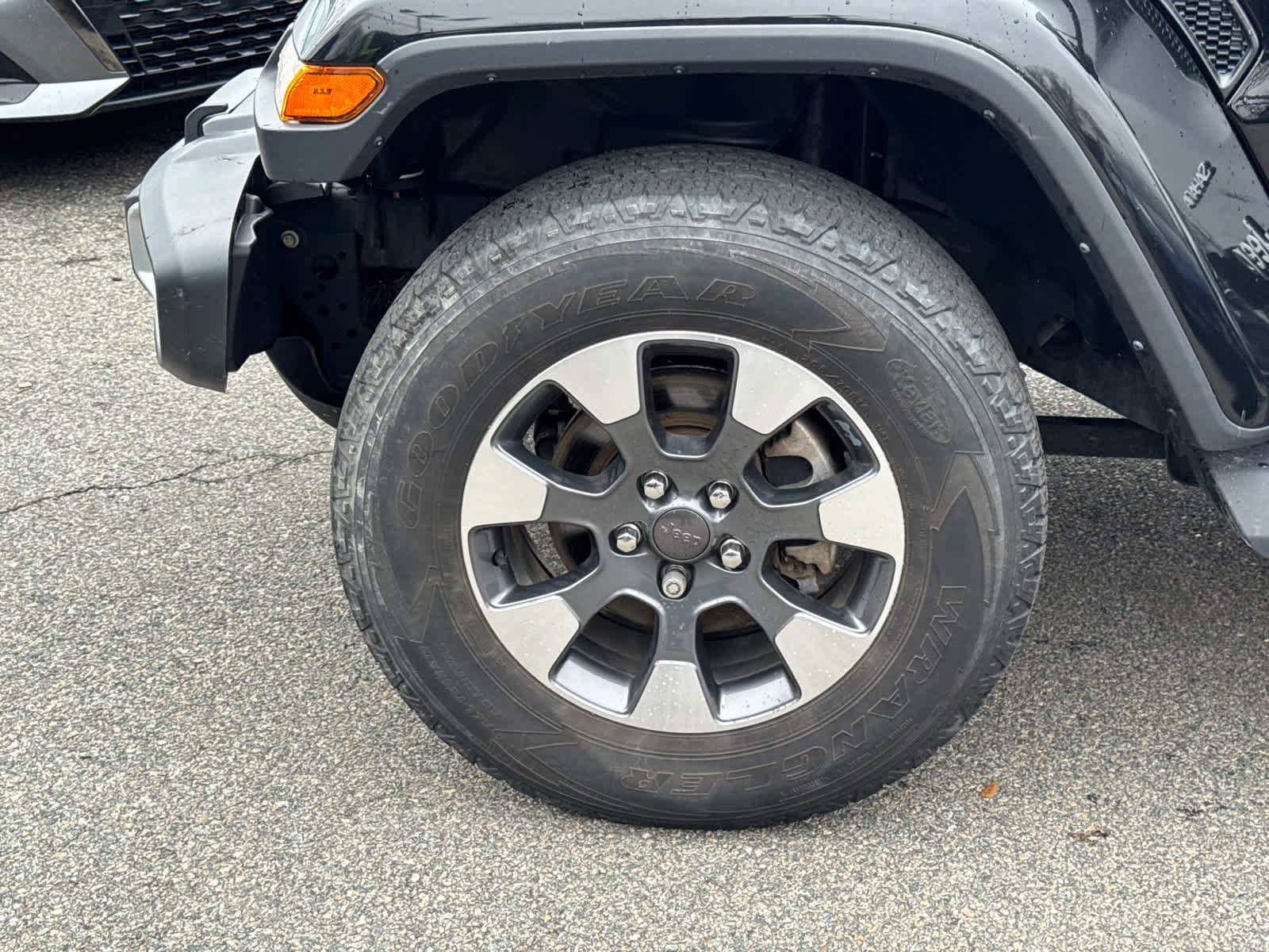 Used 2022 Jeep Wrangler Unlimited Sahara AWD/4WD image 9