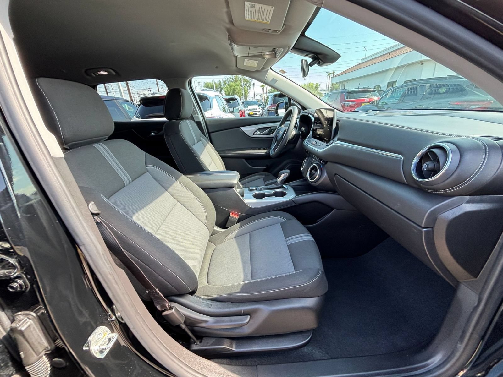 Used 2025 Chevrolet Blazer LT FWD image 28