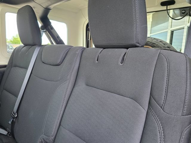 Used 2019 Jeep Wrangler Unlimited Sahara w/ Cold Weather Group AWD/4WD image 28