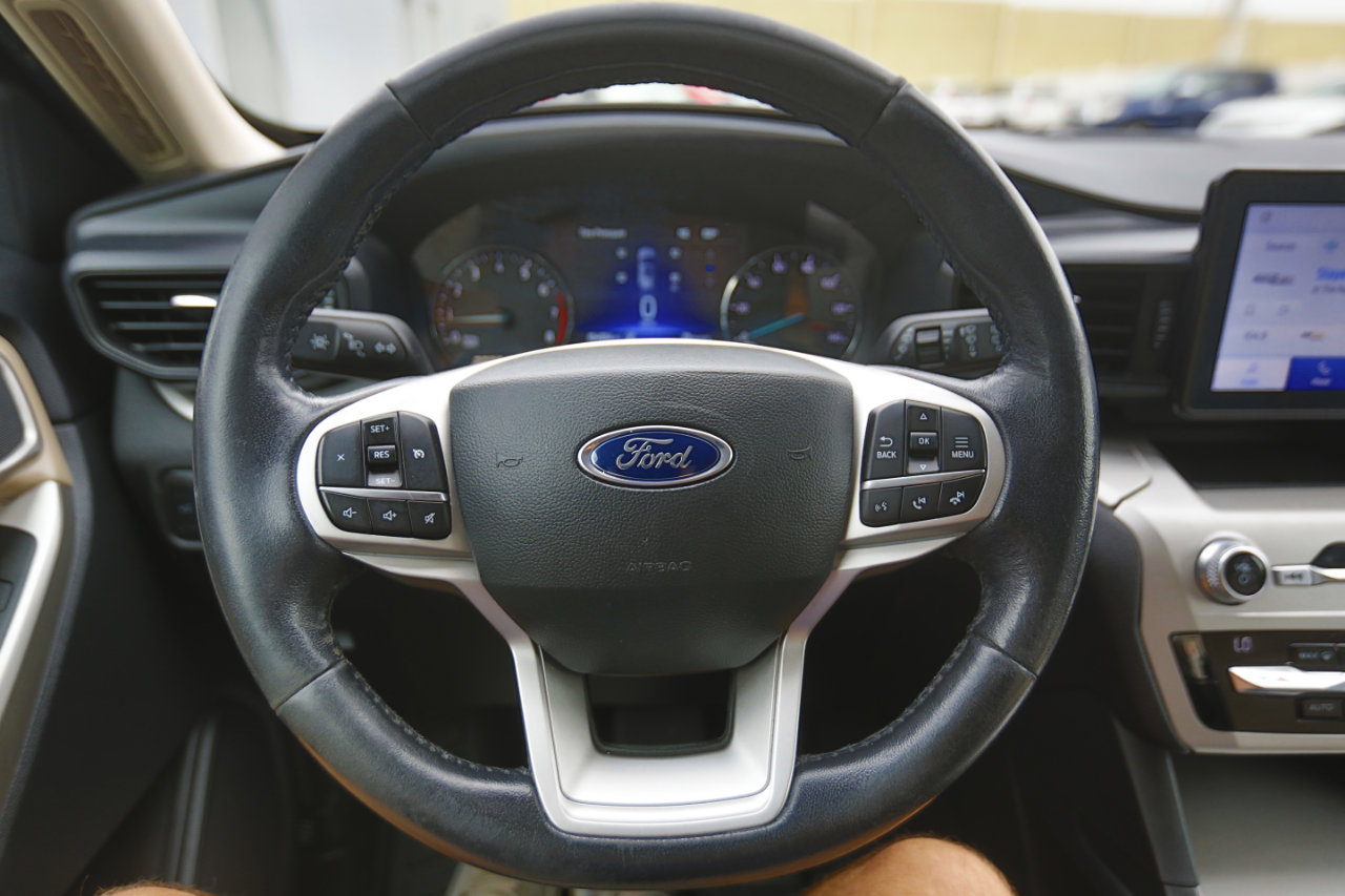 Used 2021 Ford Explorer XLT image 11