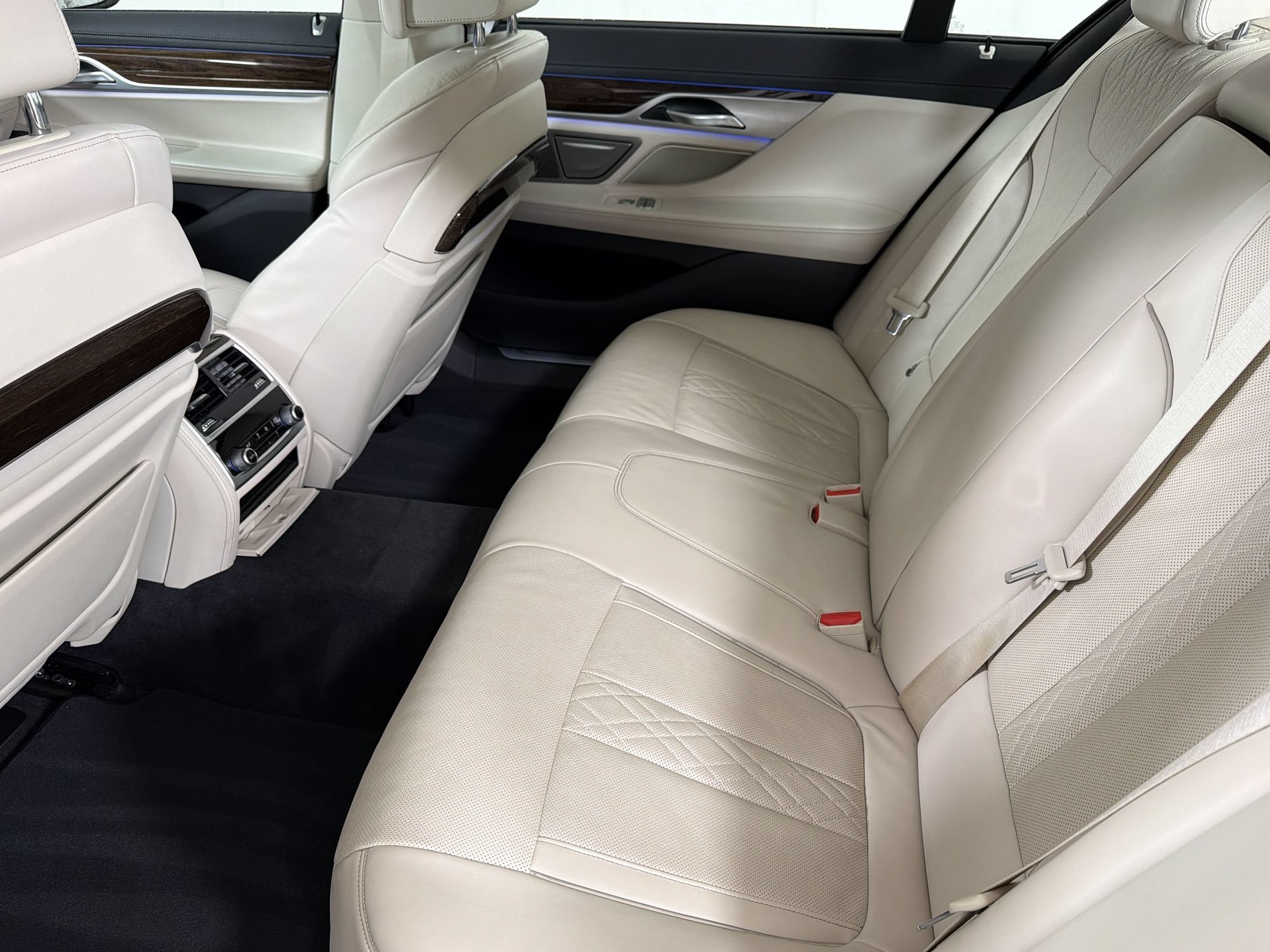 Used 2020 BMW 740i RWD image 28