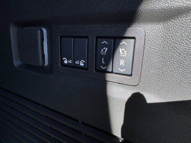 Used 2025 Chevrolet Tahoe Premier image 17