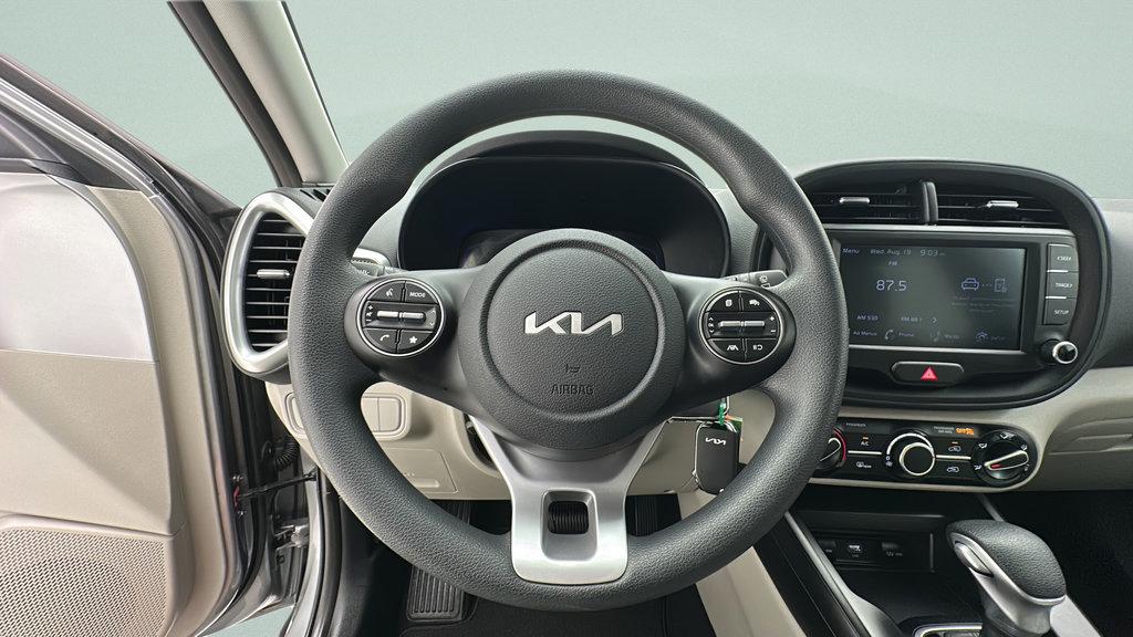 Used 2025 Kia Soul LX w/ LX Technology Package FWD image 14