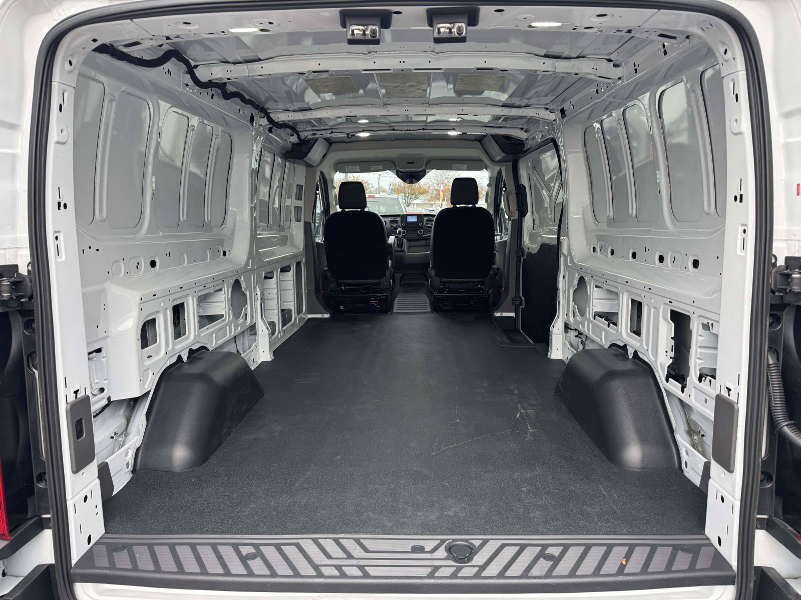 Used 2024 Ford Transit 250 Low Roof RWD image 9