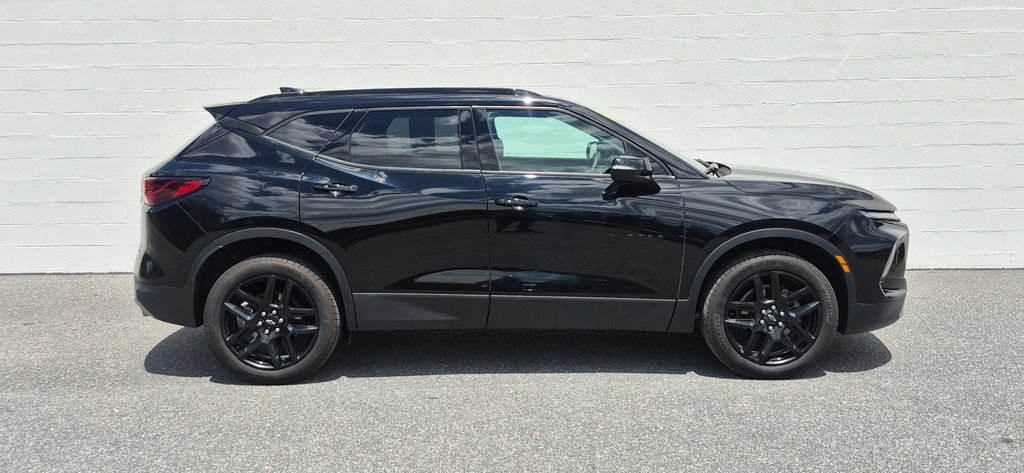 Used 2024 Chevrolet Blazer LT w/ LPO, Black Grille Bar Package AWD/4WD image 10