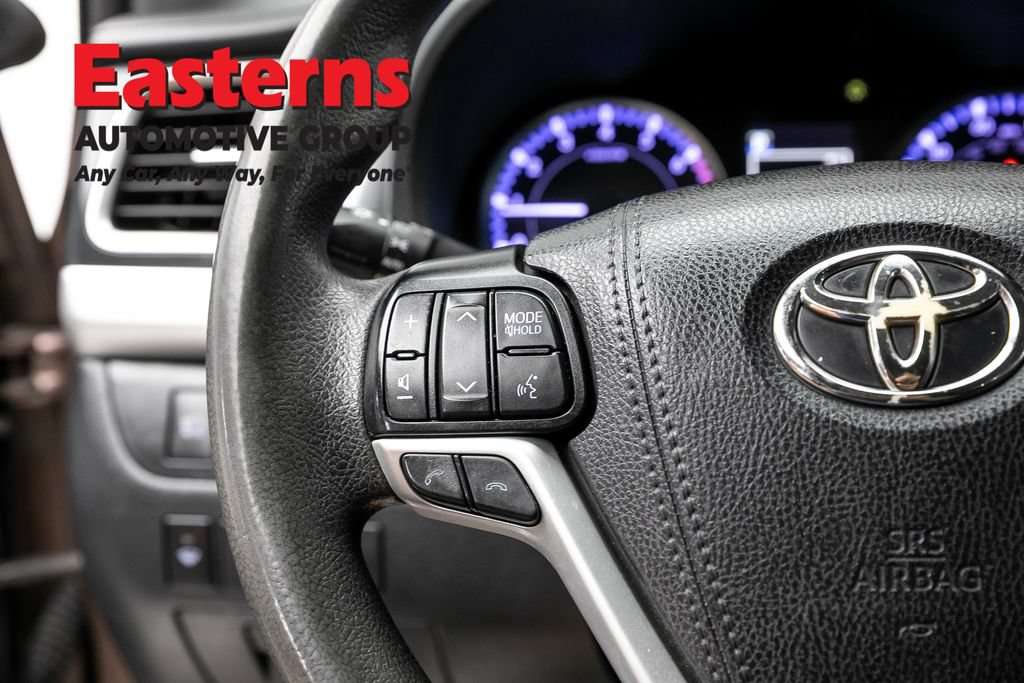 Used 2019 Toyota Highlander LE FWD image 14