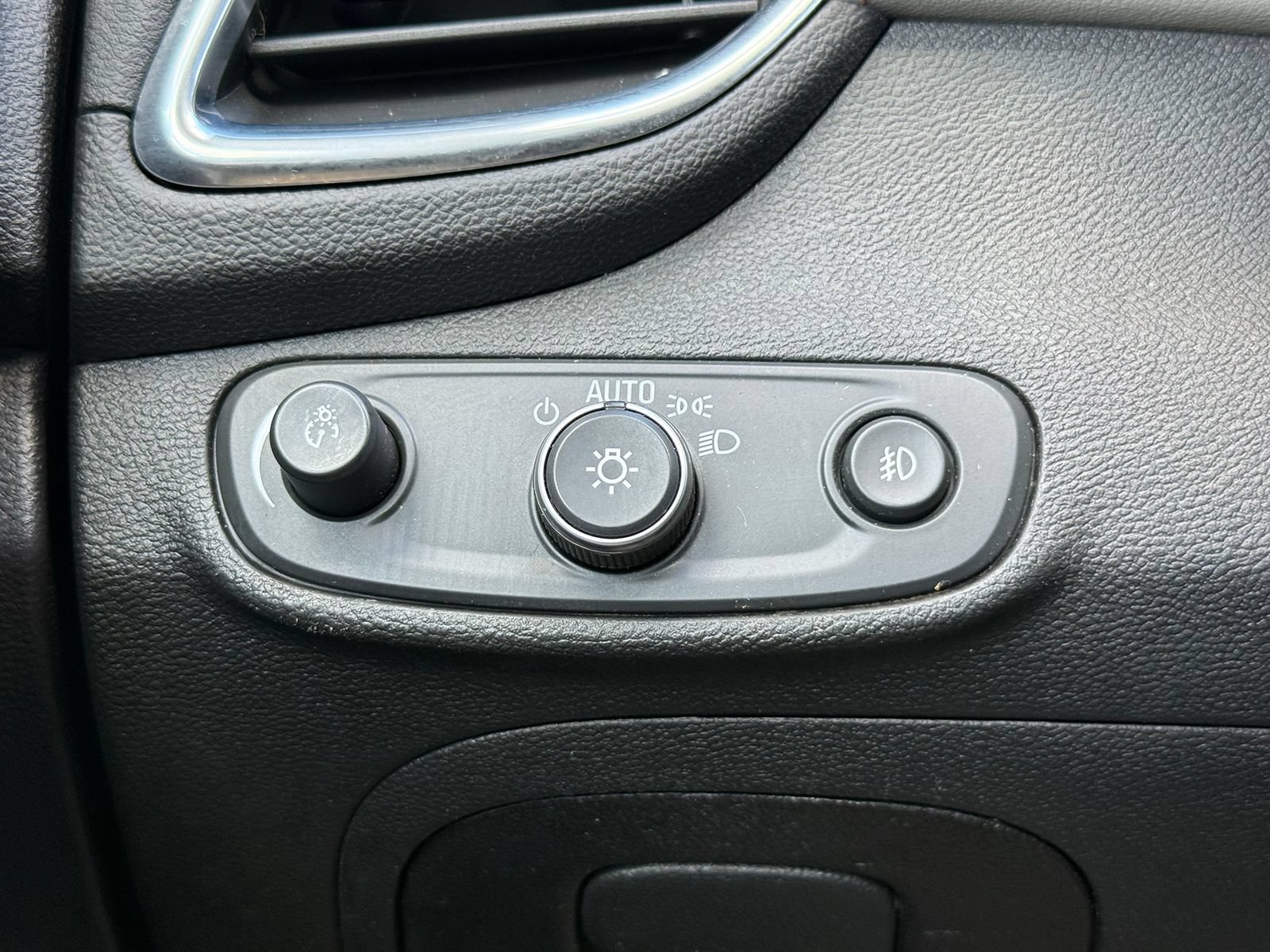 Certified 2020 Chevrolet Trax Premier AWD/4WD image 32